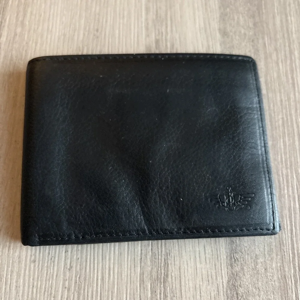 Vintage Dockers Men's Black Full Grain Leather Stitched Wallet Bifold Embossed